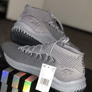 Adidas DAME 4 BASKETBALL SHOES (SIZE 11)